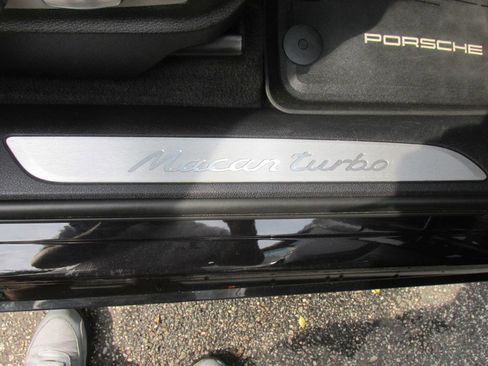 Used 2018 Porsche Macan Turbo image 61