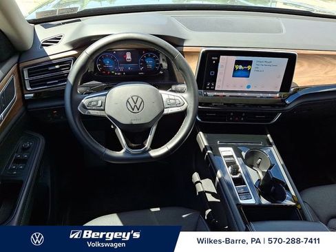 Used 2025 Volkswagen Atlas SE AWD/4WD image 14