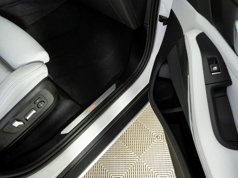 Used 2025 BMW X5 xDrive50e w/ Parking Assistance Package image 23