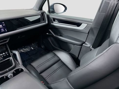 Used 2024 Porsche Cayenne image 26