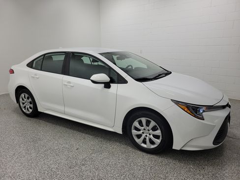 Used 2024 Toyota Corolla LE FWD image 4