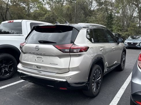 Used 2025 Nissan Rogue Platinum w/ Tech Package image 6