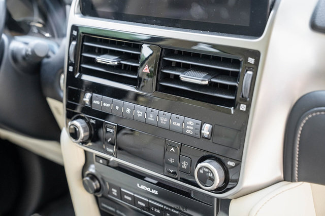 Used 2023 Lexus GX 460 Luxury w/ Sport Design Package AWD/4WD image 97