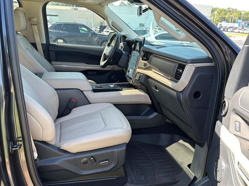 Used 2024 Ford Expedition Limited RWD image 14