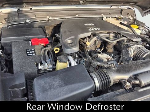 Used 2018 Jeep Wrangler Unlimited Sahara AWD/4WD image 22
