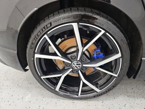 Used 2024 Volkswagen Golf R AWD/4WD image 7