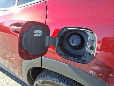 Certified 2024 Chevrolet Trax ACTIV w/ Sunroof Package image 12