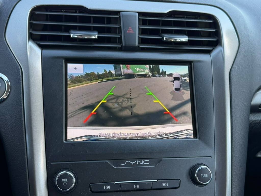 Used 2020 Ford Fusion SEL FWD image 11