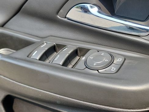 Used 2023 Chevrolet Bolt LT w/ Infotainment Package FWD image 27
