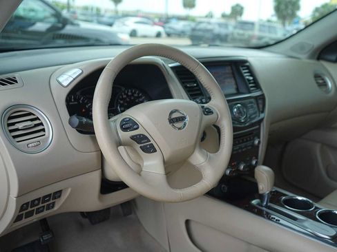 Used 2013 Nissan Pathfinder Platinum w/ Platinum Premium Pkg FWD image 2