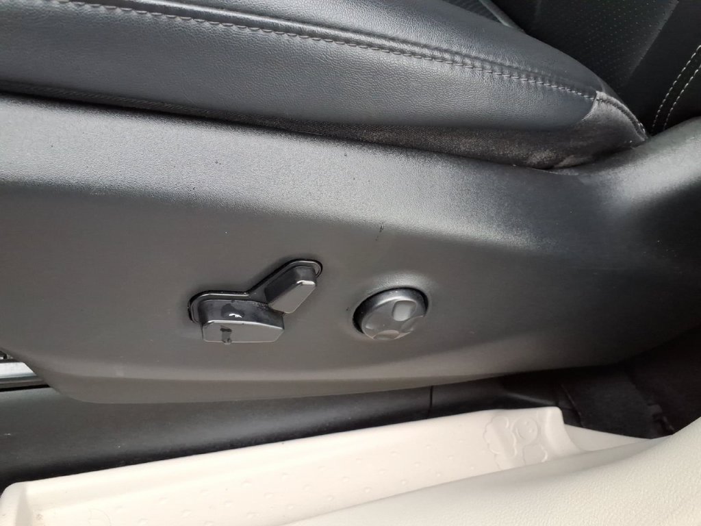 Certified 2024 Chrysler Pacifica Touring-L FWD image 12