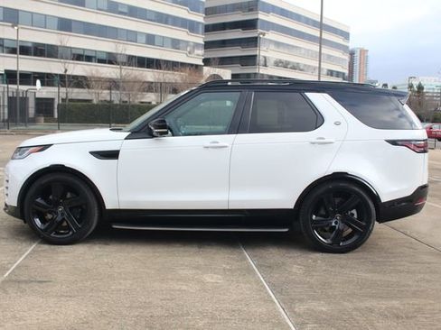 Used 2025 Land Rover Discovery Dynamic SE image 6