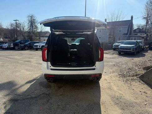 Used 2024 GMC Yukon AT4 w/ AT4 Premium Package image 5