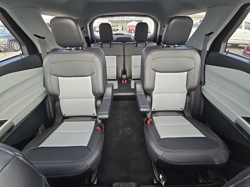 Used 2023 Ford Explorer XLT w/ Equipment Group 202A image 41