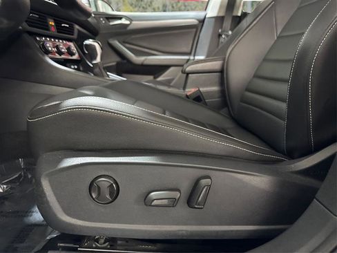 Used 2024 Volkswagen Jetta SE FWD image 17