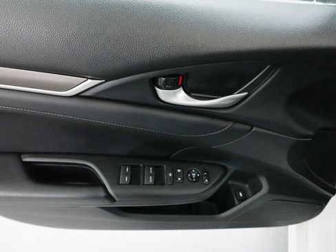 Used 2019 Honda Civic Touring image 11