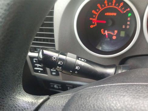 Used 2011 Toyota Tundra 4x4 CrewMax image 15