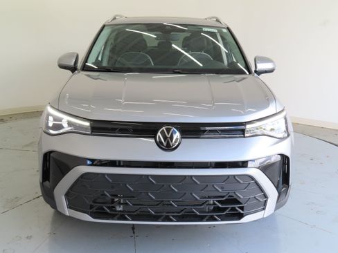 New 2025 Volkswagen Taos SE image 10