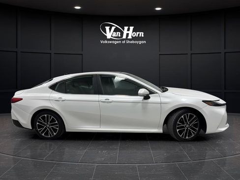 Used 2025 Toyota Camry XLE image 2