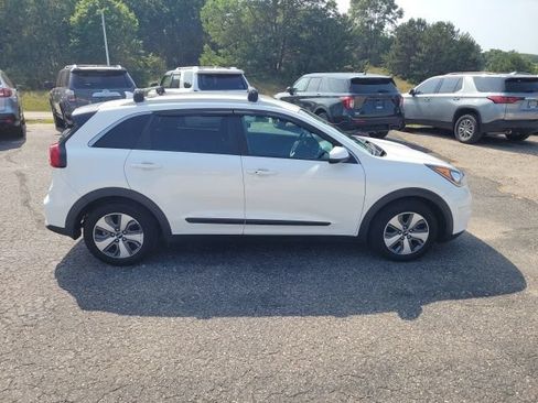 Used 2018 Kia Niro LX FWD image 4