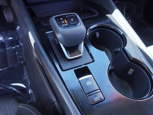 Certified 2025 Nissan Rogue SV image 18