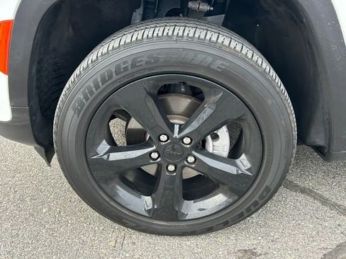 Used 2023 Jeep Grand Cherokee Altitude image 13