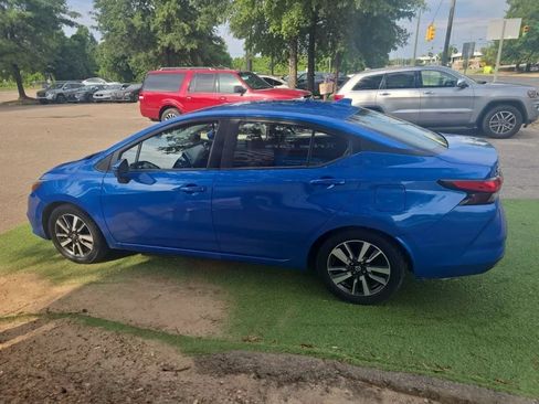 Used 2021 Nissan Versa SV FWD image 3