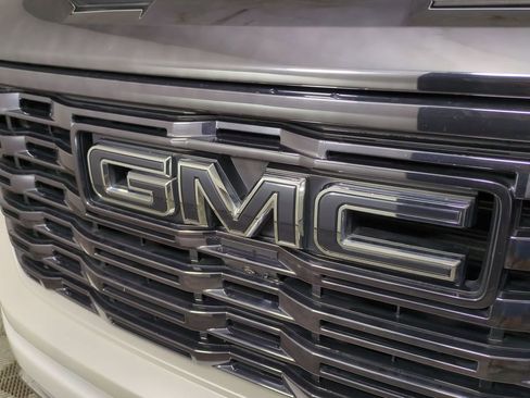 Used 2022 GMC Sierra 1500 Denali Ultimate image 13
