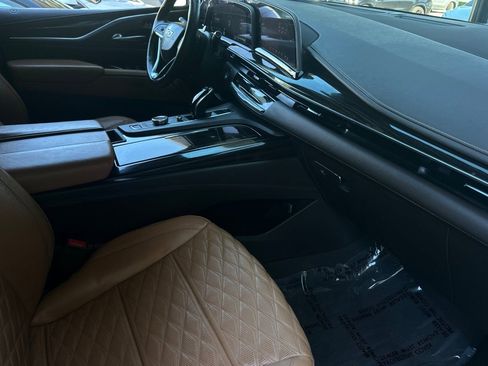 Used 2022 Cadillac Escalade Premium Luxury w/ Performance Package image 13