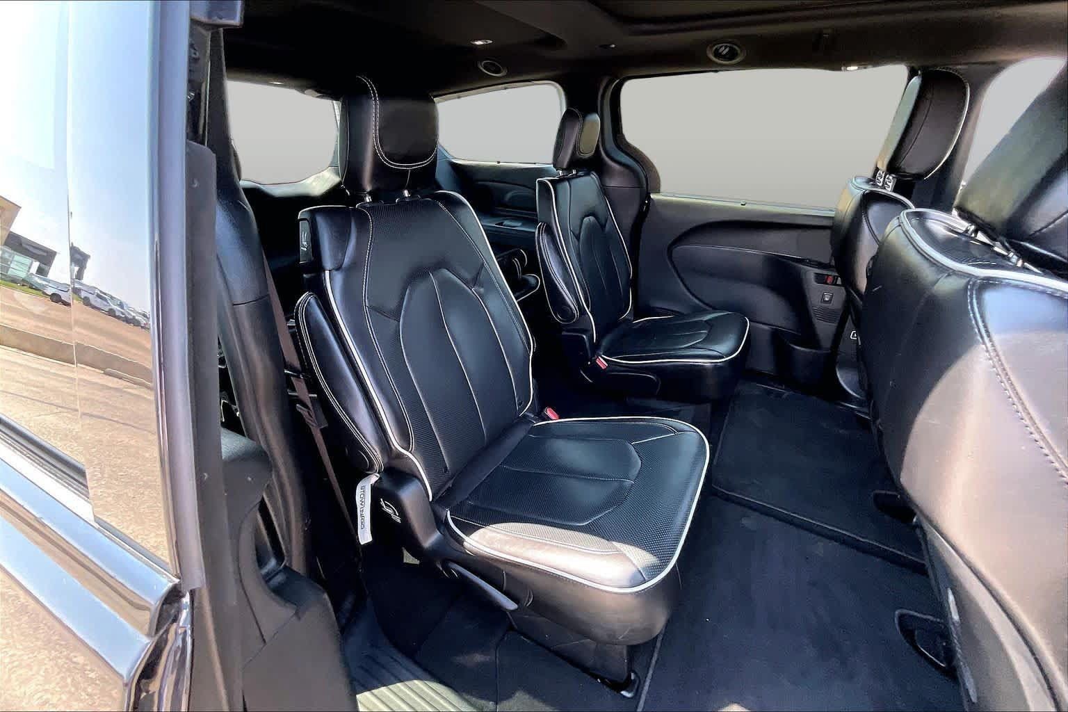 Used 2025 Chrysler Pacifica Limited FWD image 20