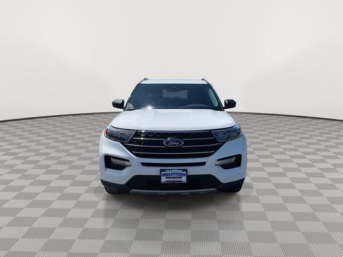 Used 2022 Ford Explorer XLT w/ Equipment Group 202A image 2