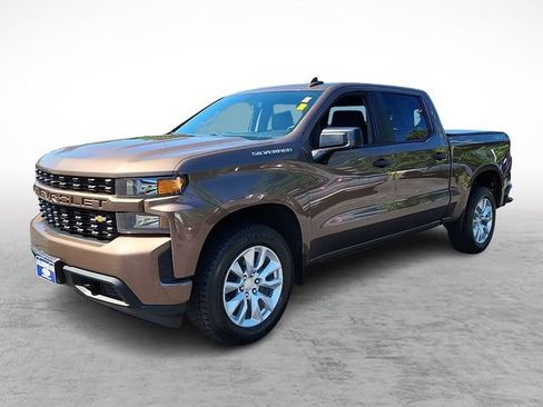 Used 2019 Chevrolet Silverado 1500 Custom w/ Custom Value Package AWD/4WD image 3