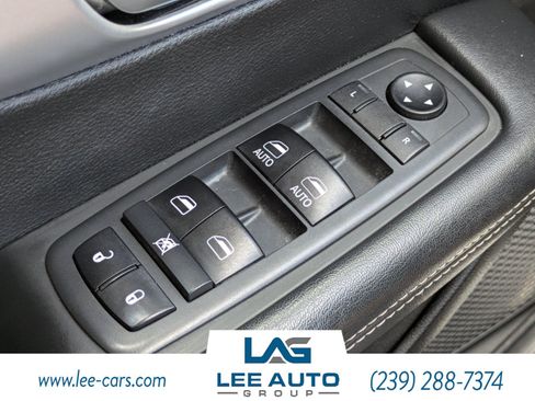 Used 2018 Chrysler Pacifica Touring-L w/ Premium Audio Group FWD image 18