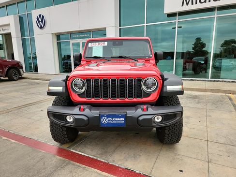 Used 2025 Jeep Wrangler Unlimited Rubicon AWD/4WD image 2