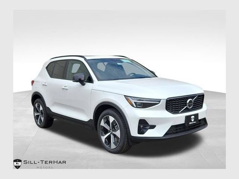 Used 2026 Volvo XC40 B5 Plus w/ Climate Package AWD/4WD image 1