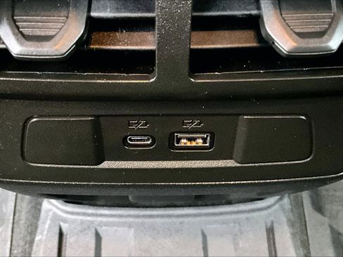 Used 2023 Chevrolet Colorado Z71 w/ Z71 Convenience Package 2 image 27