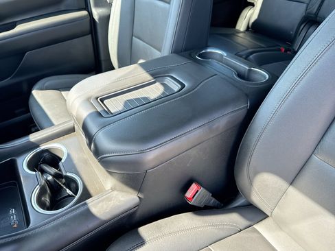 Used 2024 Chevrolet Suburban LT AWD/4WD image 21