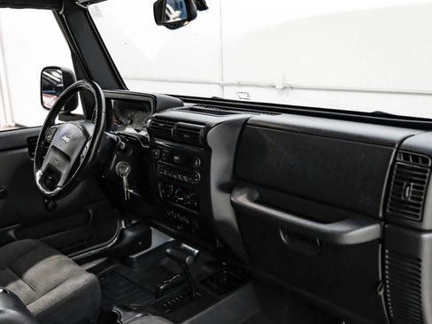 Used 2004 Jeep Wrangler Rubicon w/ Dual Top Group image 17