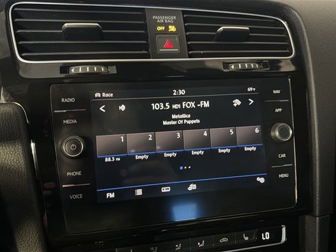 Used 2018 Volkswagen Golf R 4-Door image 40