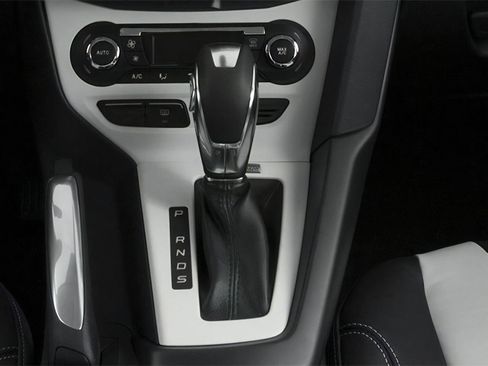Used 2014 Ford Focus SE FWD image 8
