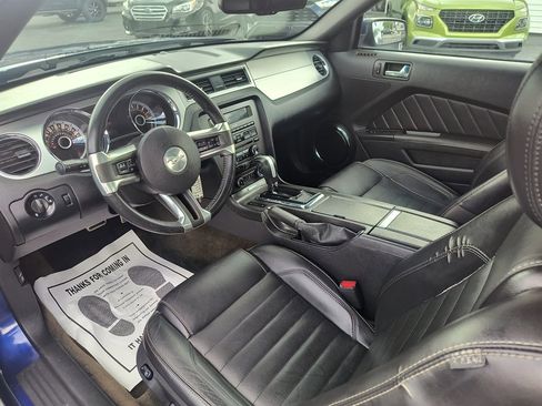 Used 2013 Ford Mustang Premium image 29