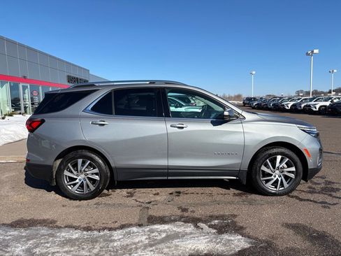 Used 2023 Chevrolet Equinox Premier image 2