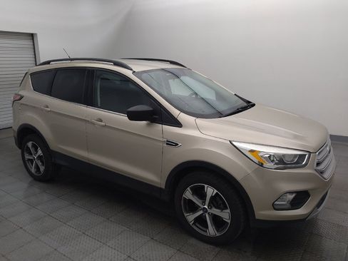 Used 2017 Ford Escape SE w/ Equipment Group 201A FWD image 11