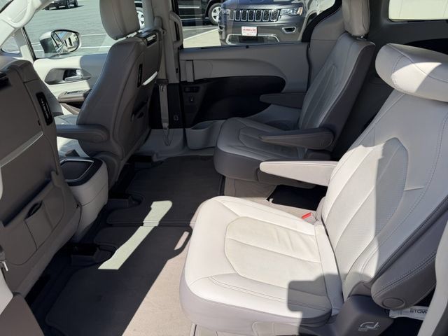 Used 2018 Chrysler Pacifica Touring-L Plus FWD image 9