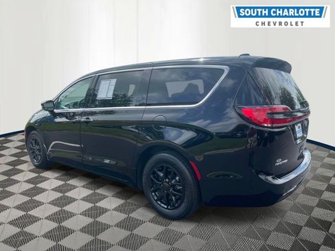 Used 2024 Chrysler Pacifica Touring-L FWD image 6