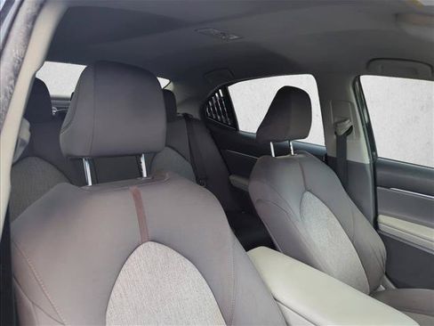 Used 2018 Toyota Camry LE FWD image 23