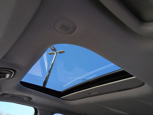 Used 2023 Jeep Grand Cherokee L Laredo image 10