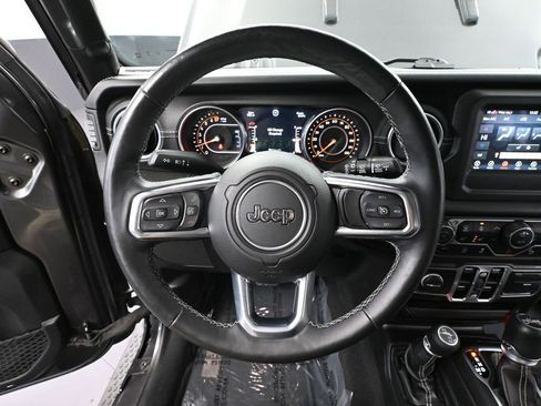 Used 2018 Jeep Wrangler Unlimited Sahara image 27