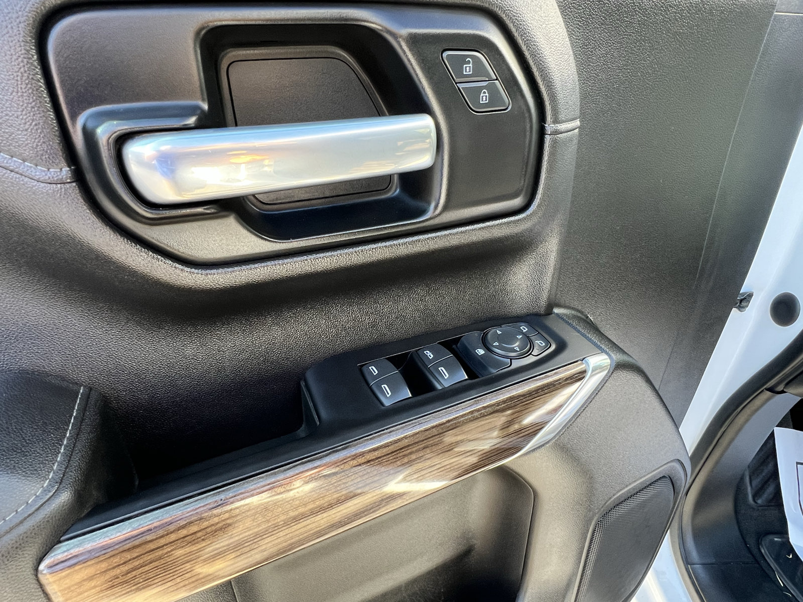 Used 2021 Chevrolet Silverado 1500 LT RWD image 30
