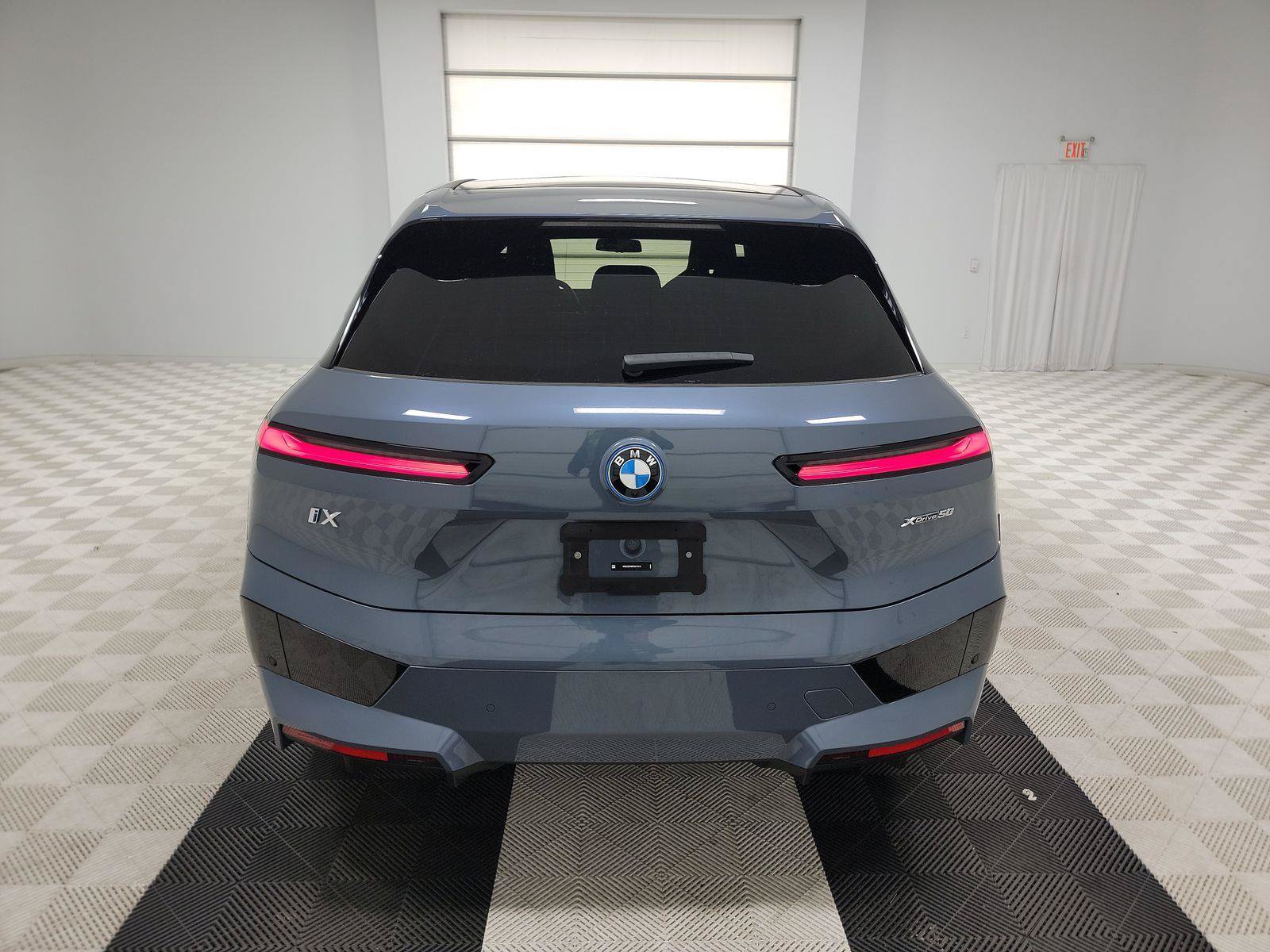 Used 2024 BMW iX xDrive50 w/ Sport Package AWD/4WD image 4